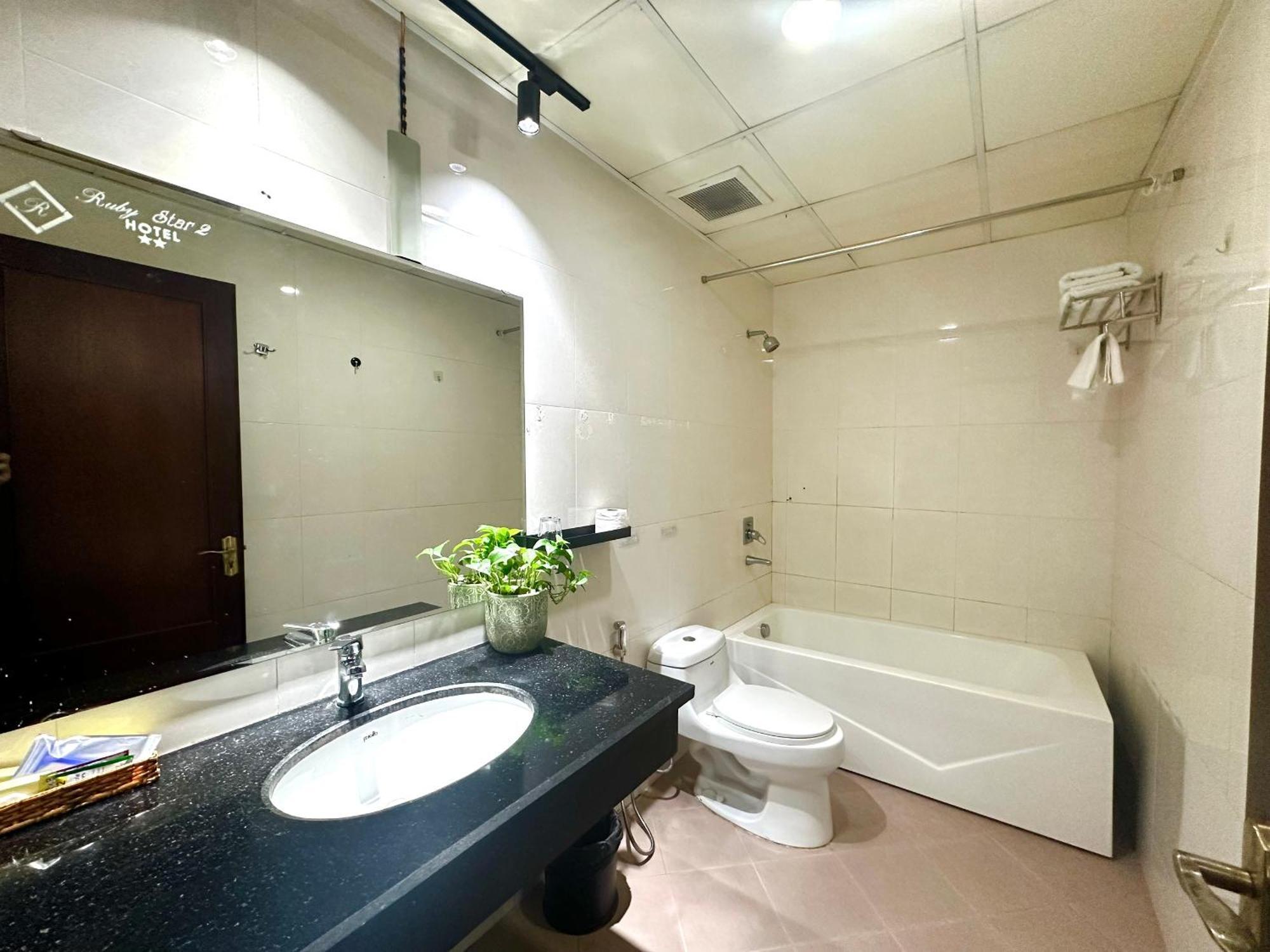 Ruby Star Hotel- Near Ben Thanh Market مدينة هوشي منه المظهر الخارجي الصورة