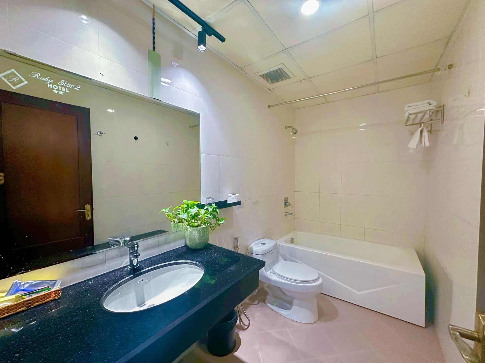 Ruby Star Hotel- Near Ben Thanh Market مدينة هوشي منه المظهر الخارجي الصورة