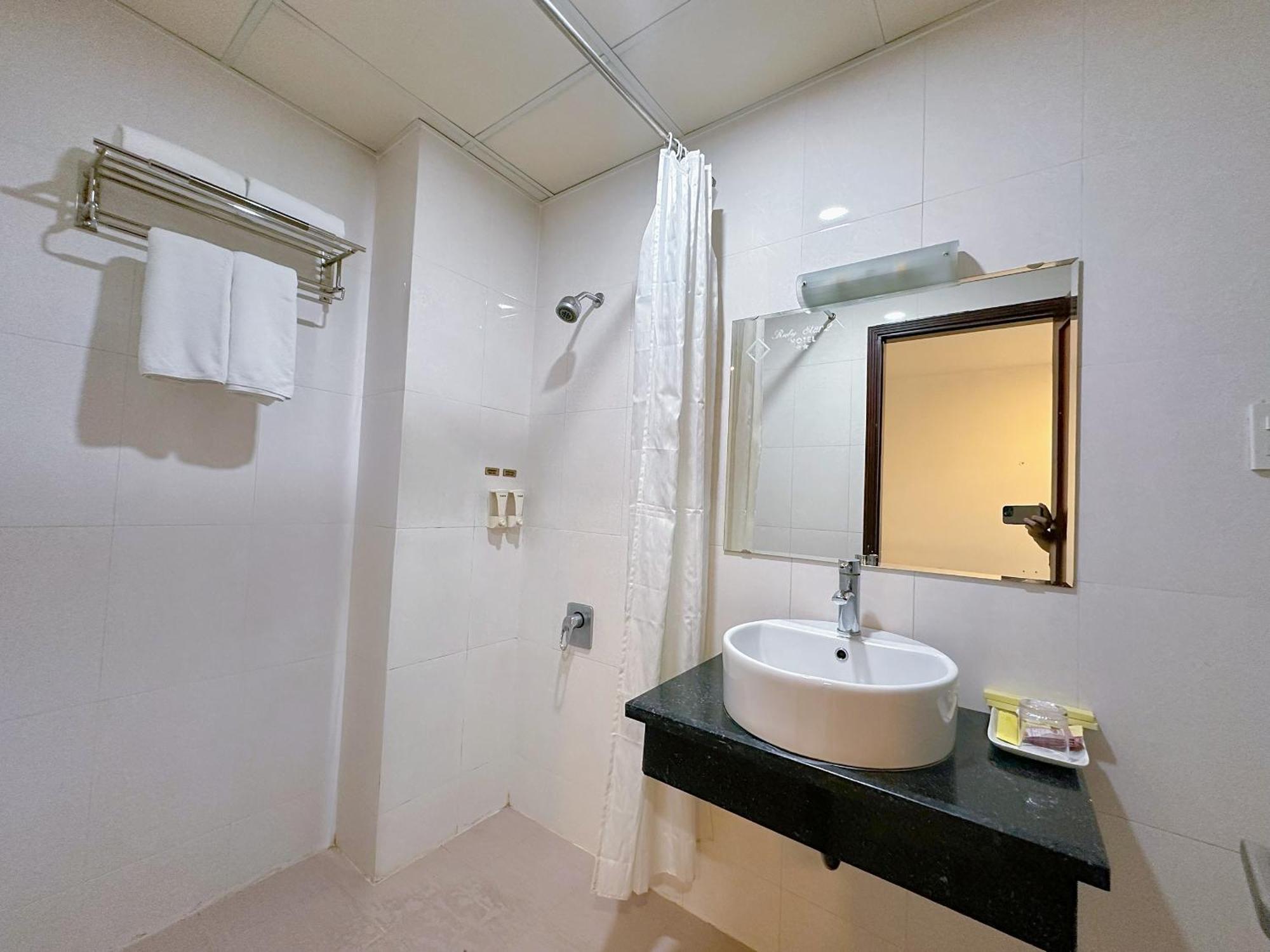 Ruby Star Hotel- Near Ben Thanh Market مدينة هوشي منه المظهر الخارجي الصورة